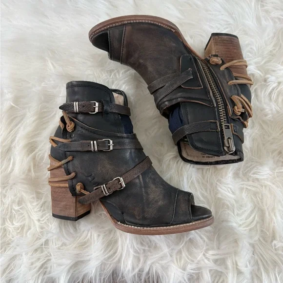 Freebird by Steven Carter Size 10 - Picture 2 of 6